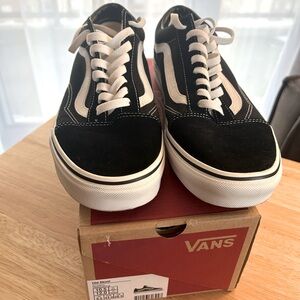 Vans “Old Skool” black and white size Men’s 10.5